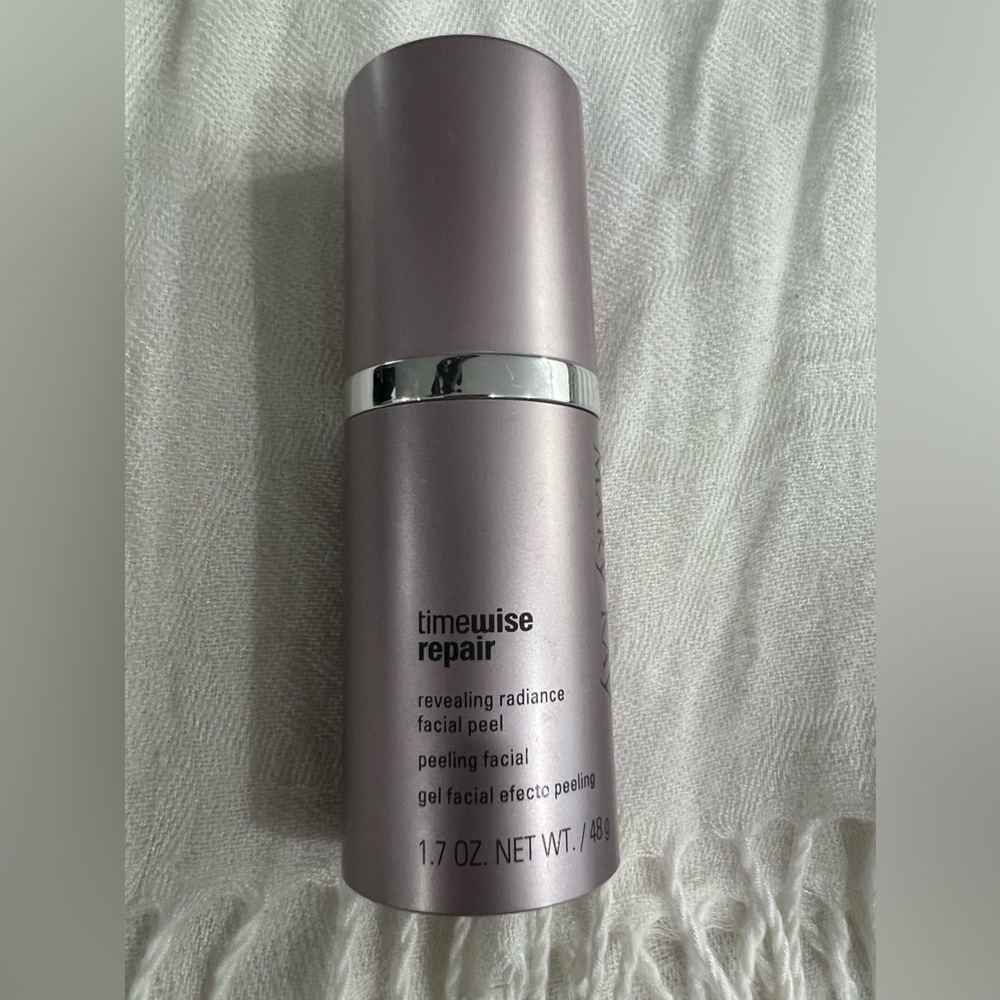 Mary Kay time wise repair, facial peel. This peel leave skin smooth and soft.